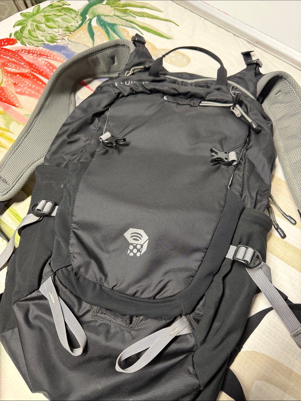 Mountain Hardwear Fluid 18 black backpack - Picture 2 of 8